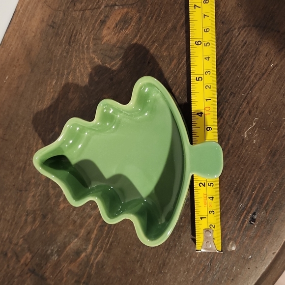 Stonewall. Green Christmas Tree Dish. - Picture 3 of 5